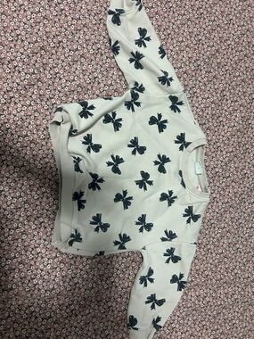 Zara girls 3t Cream Sweatshirt with Black Bow Print